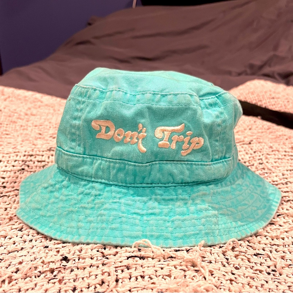 Free & Easy Bucket Hat “Don’t Trip”